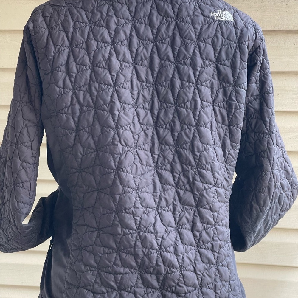 Black North Face down jacket - Picture 3 of 4